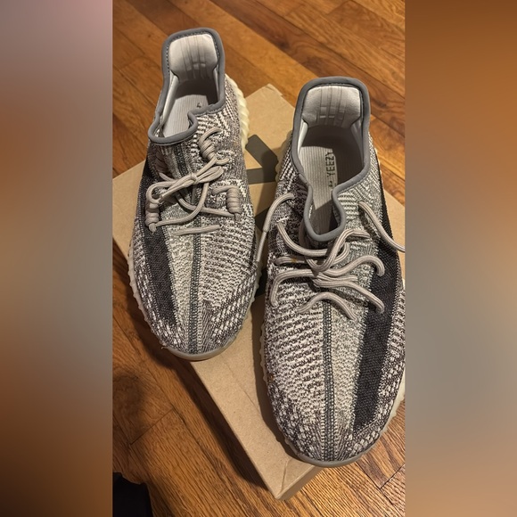 Adidas Yeezy Boost 350 V2 - Gray and Cream - Picture 1 of 4